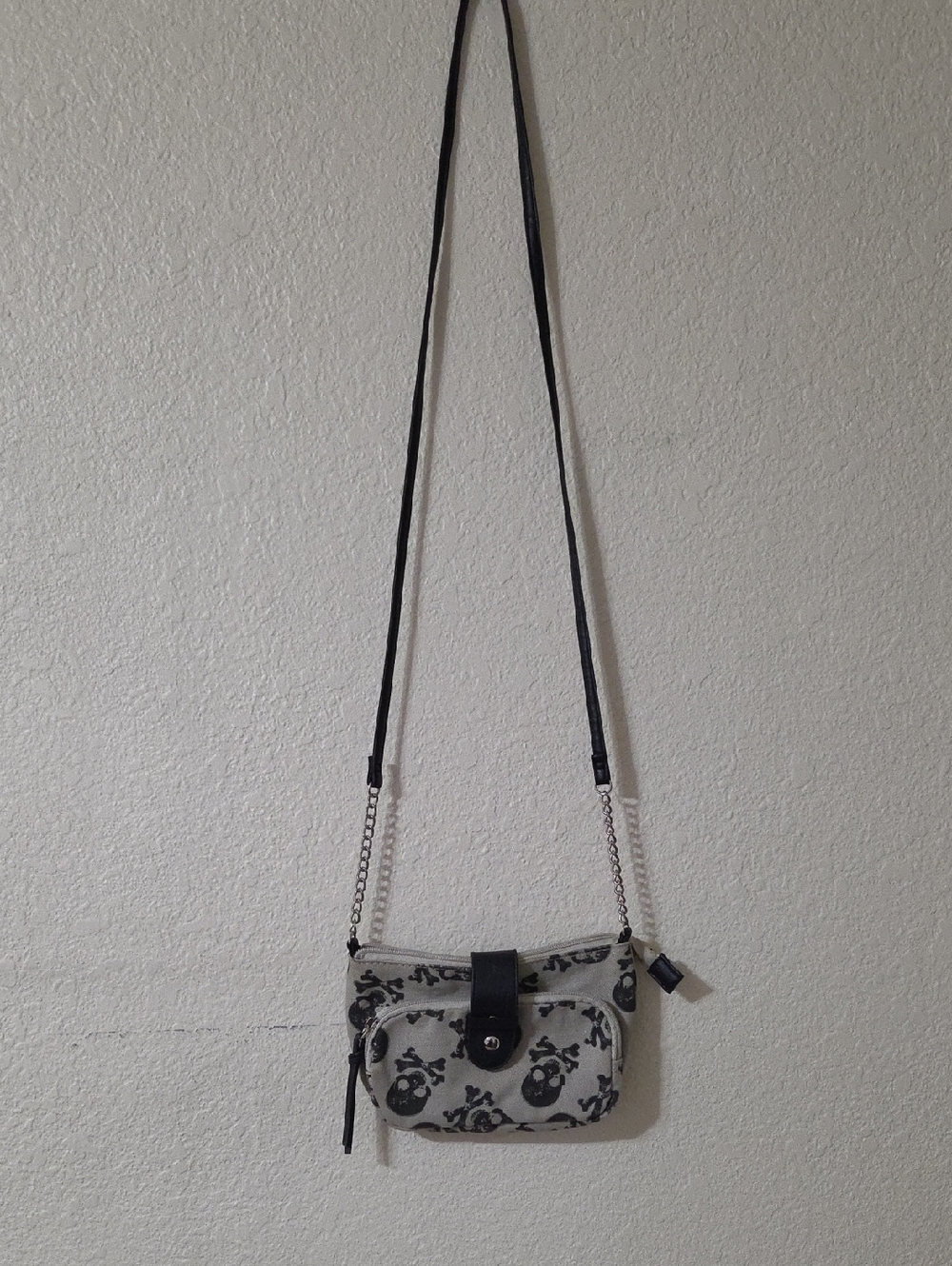 Skull Print Crossbody Bag in Black and Cream